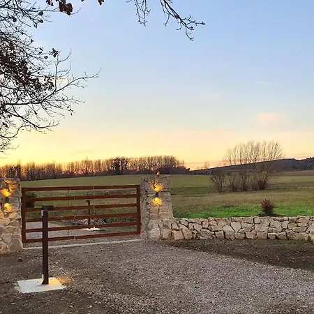 Bed & Breakfast Domaine De Pradaous